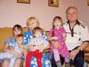 Четыре внучки с бабушкой и дедушкой 05.02.05 г.